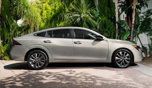 Седан Nissan Sentra перешел в девятое поколение