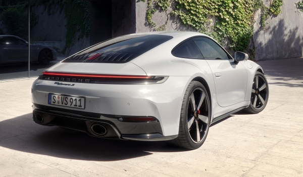 Обновленный Porsche 911 Carrera S: пока только задний привод