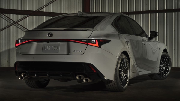 Lexus IS 500 Ultimate: кульминация суперседана с атмосферным V8