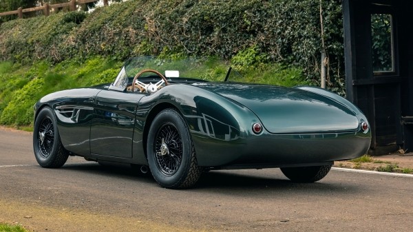 Легендарный родстер Austin-Healey 100 вернулся в виде ультрадорогого рестомода от Caton