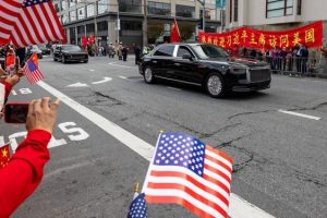 Си Цзиньпин показал Байдену секретный лимузин Hongqi