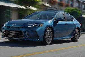 Toyota представила новую Camry. Моторов V6 больше нет