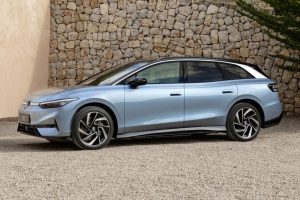 Универсал Volkswagen ID.7 Tourer составил компанию Пассату