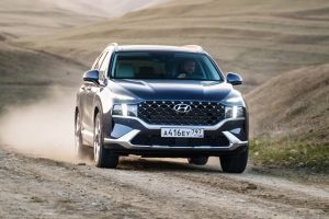 Geely Monjaro или Hyundai Santa Fe: что и как выгоднее купить и обслуживать