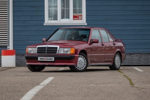 Спорт, британский мотор и активная подвеска: опыт владения Mercedes-Benz 190E 2.5-16 Cosworth