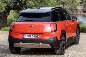 Mini Aceman 2024: абсолютно новая модель марки занявшая нишу между Cooper и Countryman. Цены, фото и характеристики