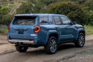 Toyota 4Runner 2024 нового поколения представлен спустя 15 лет: олдскульный внедорожник с современными технологиями