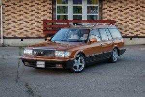 Рама, JZ и богатейшая комплектация: опыт владения Toyota Crown VIII 1992 года