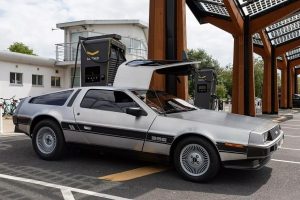 Дайджест дня: электрический DeLorean, Ferrari на батарейках и другие события индустрии