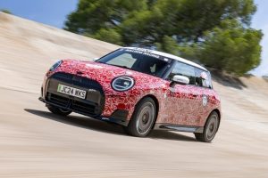 Хот-хэтч Mini John Cooper Works E: теперь и на батарейках