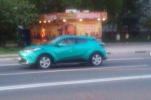 Новая Toyota C-HR проехалась без камуфляжа по Тольятти