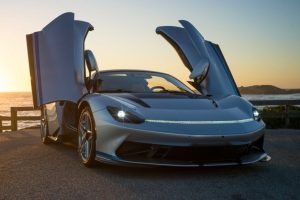 Pininfarina представила два эксклюзивных открытых гиперкара