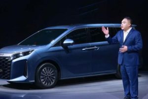 BYD Xia 2025: флагманский минивэн с гибридной установкой. Фото, цены и подробности