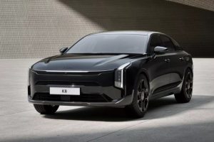 Обновленный седан Kia K8 примерил свежий фирменный стиль