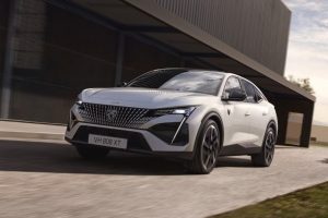 Представлен электрический кросс-лифтбек Peugeot E-408