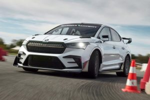 Концепт Skoda Enyaq RS Race прикинулся гоночным болидом