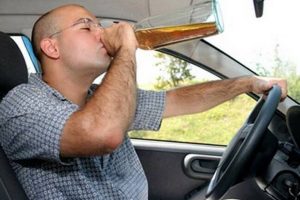 Разрешается ли водителю пить квас при управлении автомобилем
