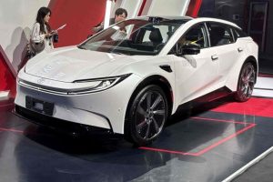 Купеобразный кроссовер Toyota bZ5: серийная версия