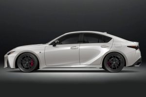 Lexus IS 500 Ultimate: кульминация суперседана с атмосферным V8