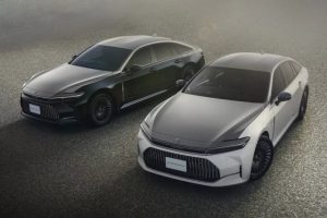 Седан Toyota Crown обрел роскошные юбилейные версии
