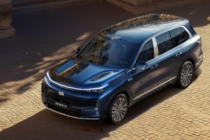 Кроссовер Geely Galaxy M9 вышел против больших гибридов