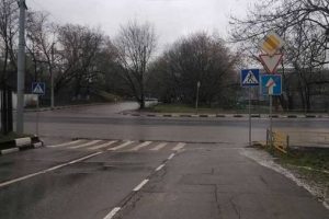 Нерегулируемый перекресток  пересекаем без аварий