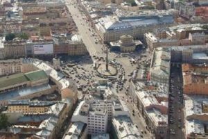 В какие дни недели происходит больше всего ДТП