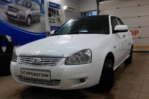 Где находится номер двигателя на Лада Приора
