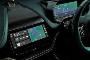 Автомобили Aston Martin первыми примерят Apple CarPlay Ultra