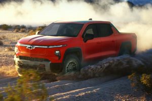 Пикап Chevrolet Silverado EV: внедорожная версия Trail Boss и другие обновки
