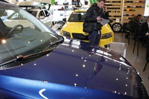 Машина становится роскошью: выдача автокредитов упала на 55 %