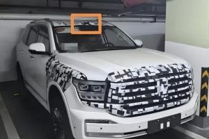 Tank 500 готовится к рестайлингу 2025: новый салон и автопилот. Получит ли турбодизель и V8? Первые фото обновленной версии