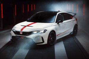 Дайджест дня: прощальный Civic Type R, юбилейный Chrysler и другие события индустрии