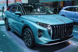 Hongqi HS7 2025 второго поколения: цены и комплектации в России на новый 7-местный кроссовер. Официальный старт продаж. Фото и характеристики