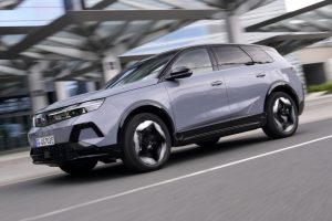Кроссовер Opel Grandland обзавелся полным приводом