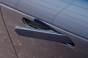 Выдвижные дверные ручки могут запретить в Китае