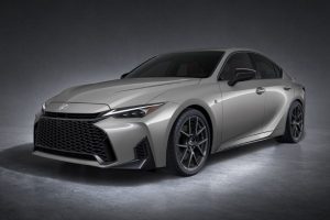 Седан Lexus IS: рестайлинг вместо прощания