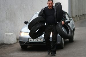 Автоэксперты рассказали, нужно ли менять резину после первых заморозков