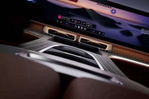 Mercedes-Benz дразнит: салон нового GLC и открытый G-класс