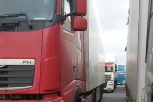 ФТС: автопробки на границе с Казахстаном не связаны с таможенными ограничениями