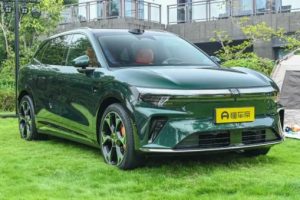 Zeekr 7x 2026: легкий рестайлинг электрического кроссовера. 900-вольтовая платформа и больше мощности. Фото, цены и характеристики