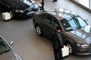 С начала года выдача автокредитов в России упала почти наполовину