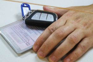 Водительские права в России перестанут автоматически продлеваться