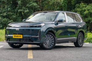 Geely Galaxy M9 2026: трехрядный кроссовер официально появится в России. Фото, цены и все подробности о главном конкуренте Li Auto L9