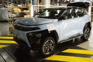 Собран первый конвейерный электромобиль Атом