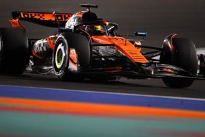 Пиастри показал лучшее время в тренировочной сессии Гран‑при Катара