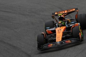 Норрис победил на Гран‑при Сан‑Паулу, Ферстаппен — третий после старта с пит‑лейн, Пиастри — пятый