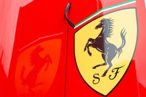 «Феррари» стала самой дорогостоящей командой «Формулы‑1», «Мерседес» — второй