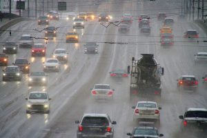 Специалисты рассказали, как защитить машину от ледяного дождя