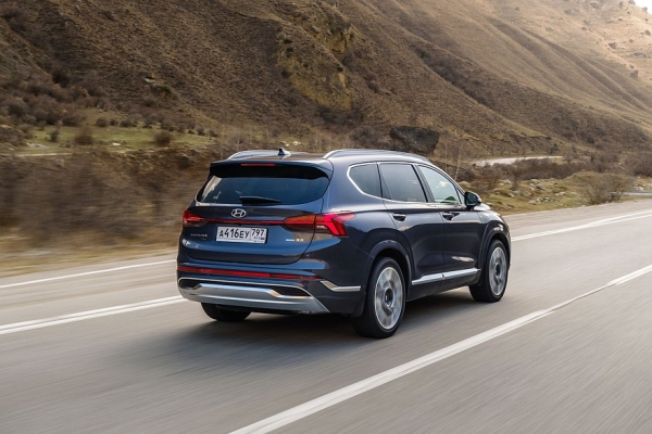 Geely Monjaro или Hyundai Santa Fe: что и как выгоднее купить и обслуживать